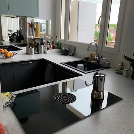 Convenience & Charm With A View Apartmán